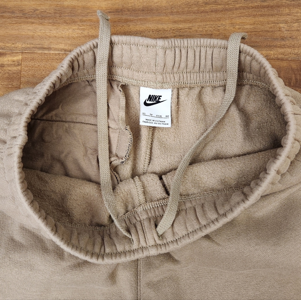 NWOT Nike Kakhi/Tan Sportswear Club Fleece Jogger Pants Size Xsmall - Picture 3 of 6